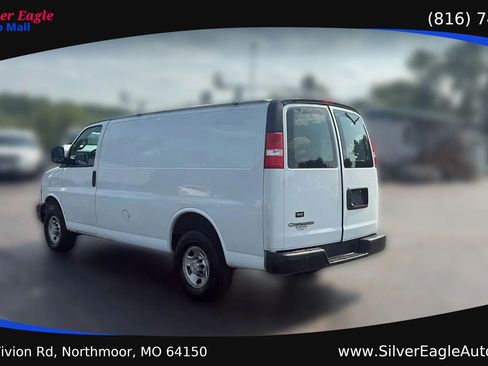 Used 2020 Chevrolet Express 2500 w/ Communications Package RWD image 3