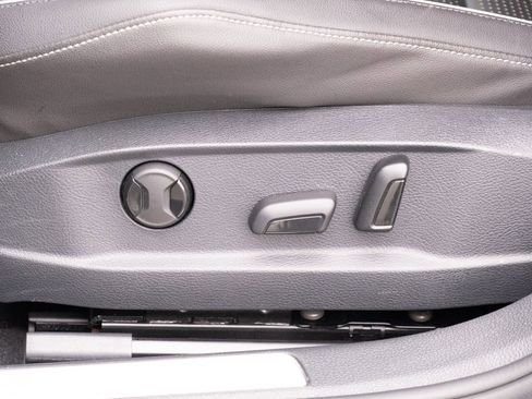 Used 2018 Volkswagen Golf R 4-Door image 12