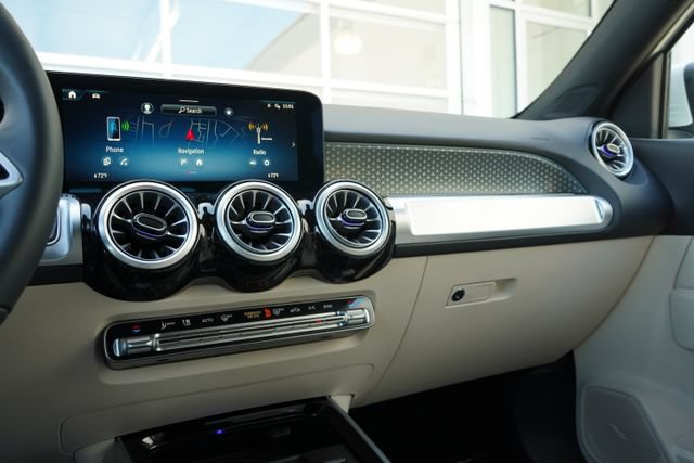 Used 2025 Mercedes-Benz GLB 250 image 19