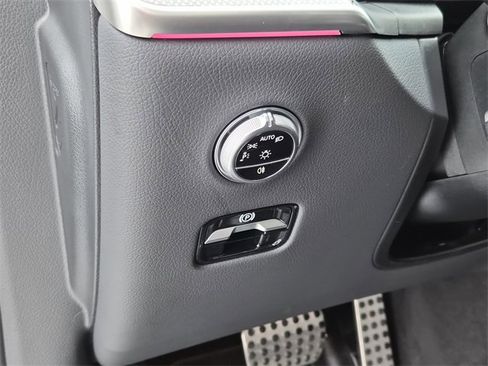 Used 2025 Mercedes-Benz GLC 43 AMG GLC 43 AMG 4D Sport Utility image 24