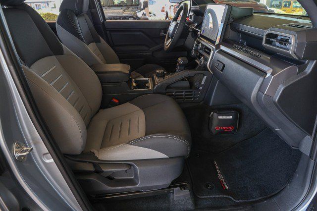 Used 2025 Toyota Tacoma TRD Off-Road AWD/4WD image 33