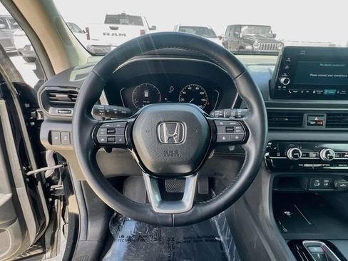 Used 2025 Honda Pilot EX-L image 16