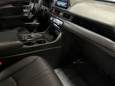 Used 2024 Honda Pilot TrailSport image 18