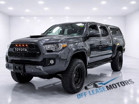 Used 2017 Toyota Tacoma TRD Sport w/ Premium & Technology Package AWD/4WD image 1