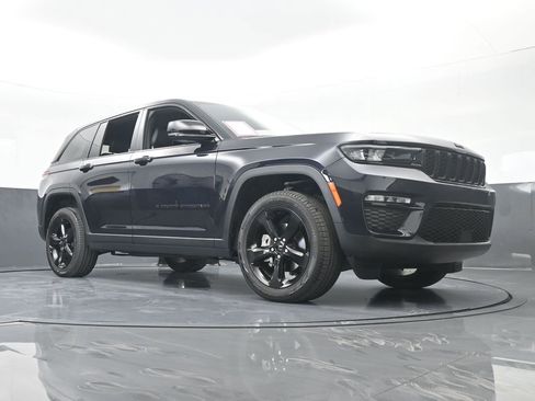 Used 2024 Jeep Grand Cherokee Limited w/ Black Appearance Package image 65