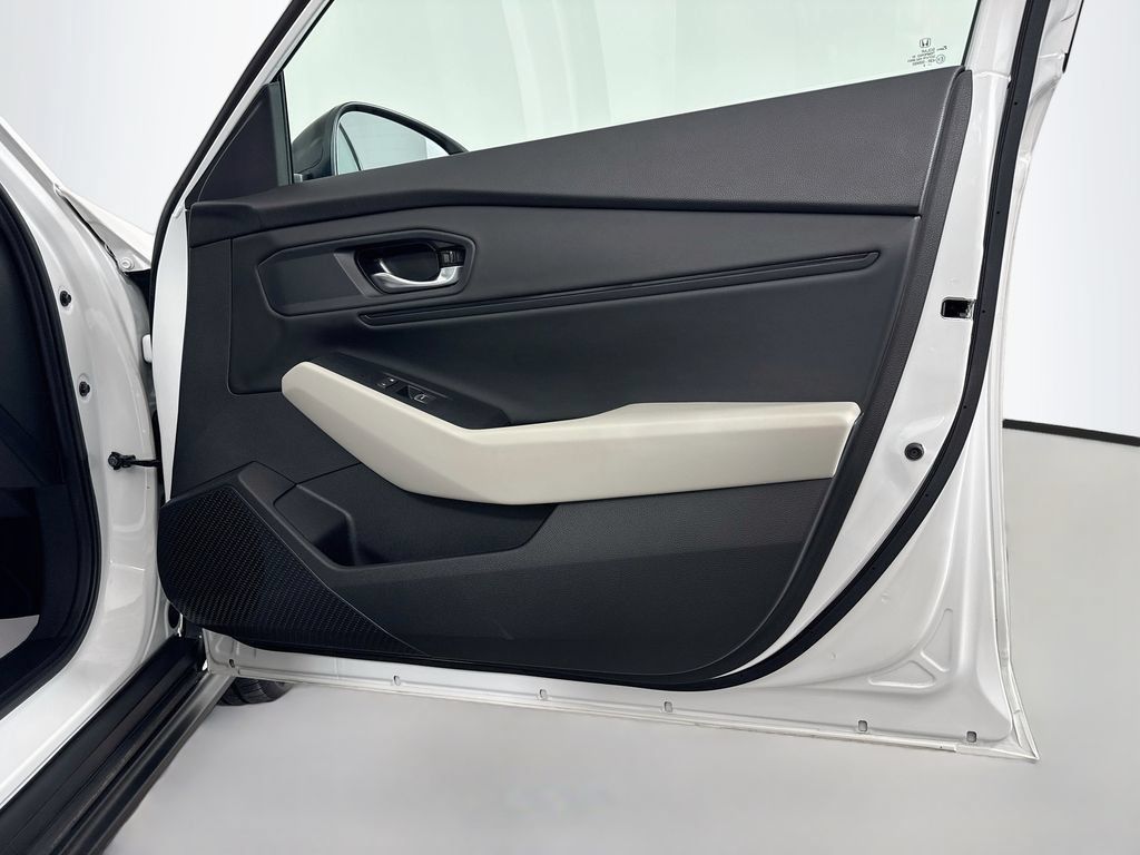 Used 2025 Honda Accord SE image 38