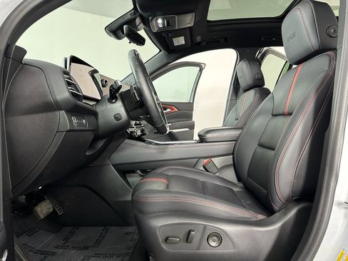 Used 2024 Chevrolet Traverse RS image 9