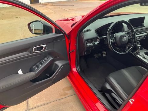 Used 2024 Honda Civic Sport image 3