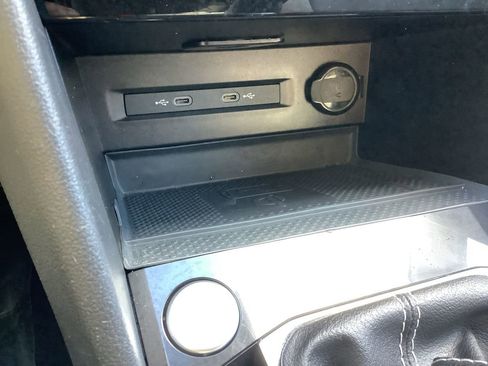 Used 2024 Volkswagen Taos SE image 27