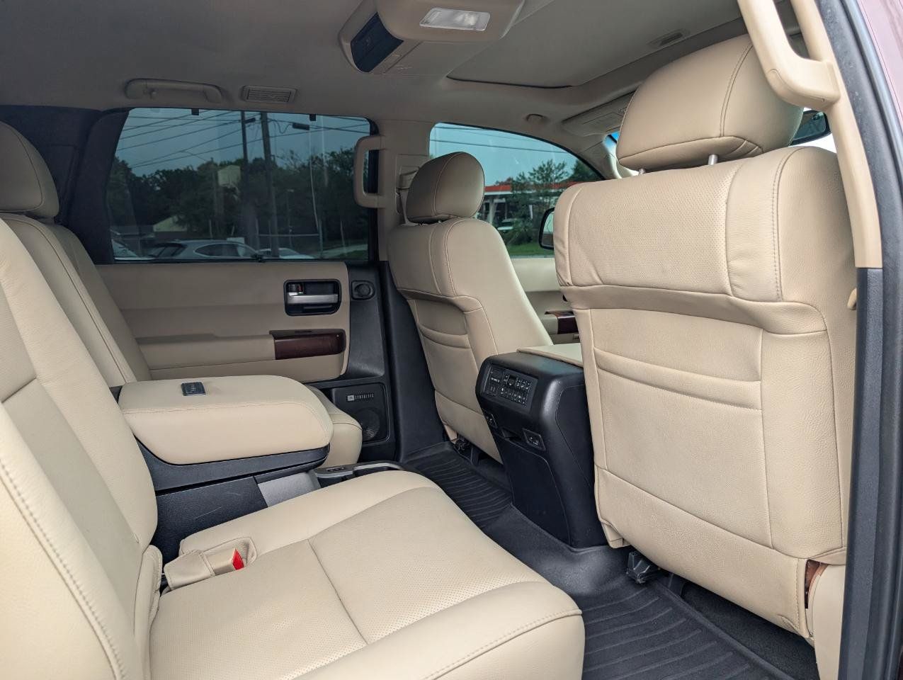 Used 2014 Toyota Sequoia Platinum RWD image 17