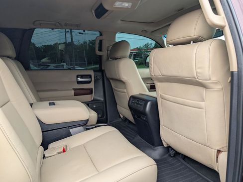 Used 2014 Toyota Sequoia Platinum RWD image 17
