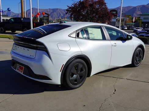 New 2026 Toyota Prius Plug-In Hybrid image 8