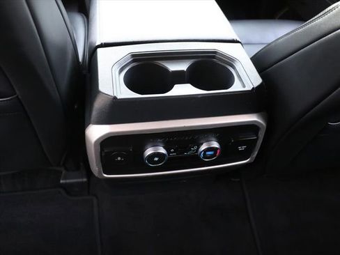 Used 2024 Ford Expedition XLT image 17