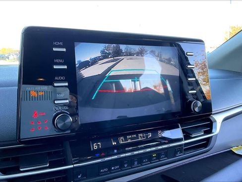 Used 2022 Toyota Sienna XLE image 25