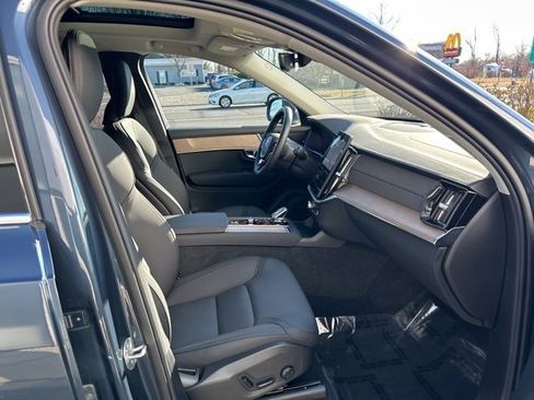 Used 2025 Volvo XC90 B6 Plus image 15