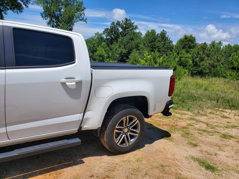 Used 2021 Chevrolet Colorado W/T RWD image 6