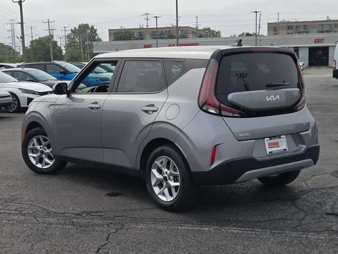 Used 2025 Kia Soul LX w/ LX Technology Package FWD image 18