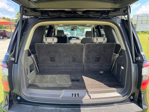 Used 2019 Ford Expedition Limited w/ Equipment Group 301A RWD image 15