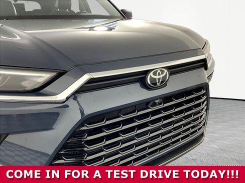 Used 2024 Toyota Grand Highlander AWD image 32