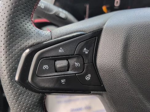 Used 2024 Chevrolet Trax RS w/ Sunroof Package FWD image 22