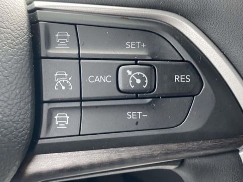Used 2023 Jeep Grand Cherokee L Limited w/ Black Appearance Package RWD image 29