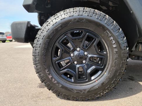 Used 2017 Jeep Wrangler Sport image 15