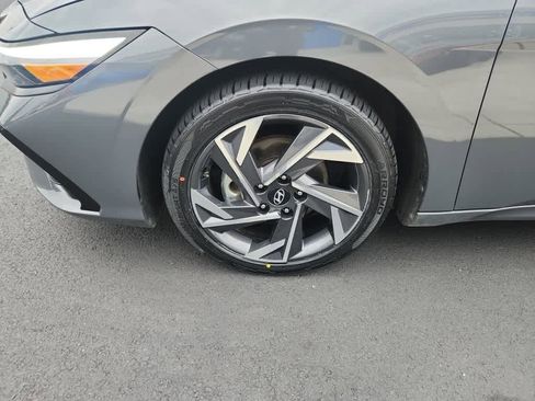 Used 2024 Hyundai Elantra SEL w/ Convenience Package image 12