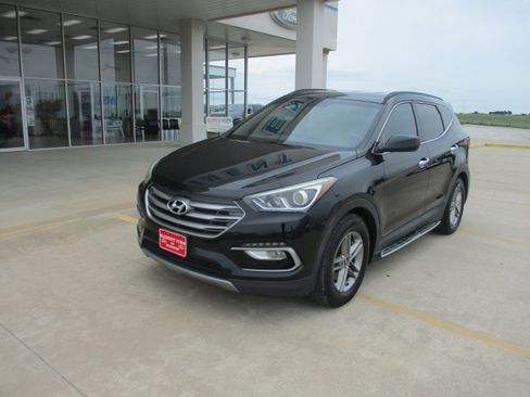 Used 2017 Hyundai Santa Fe Sport FWD image 2