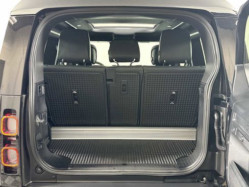 Used 2024 Land Rover Defender 90 Carpathian Edition image 26