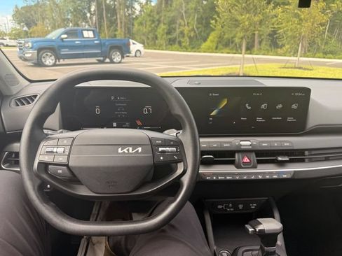 Used 2025 Kia K4 FWD image 2