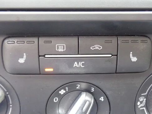 Used 2017 Volkswagen Jetta S w/ Jetta S Cold Weather Package FWD image 15