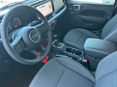 Used 2025 Jeep Wrangler Unlimited Sport AWD/4WD image 9