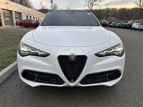 New 2025 Alfa Romeo Stelvio Sprint image 3