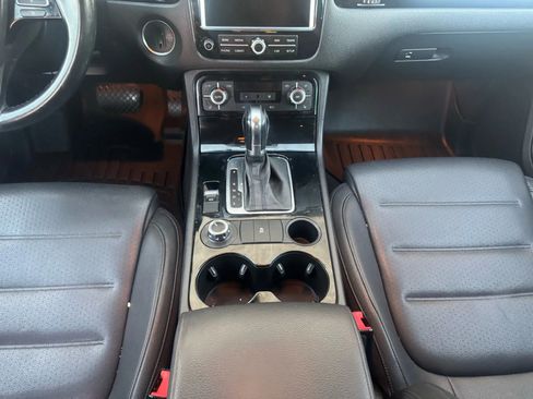 Used 2012 Volkswagen Touareg Sport image 24