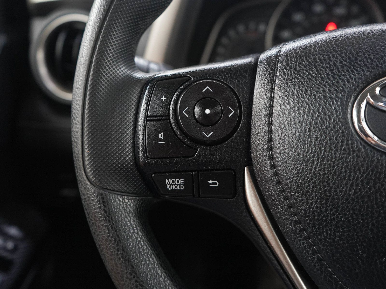 Used 2015 Toyota RAV4 XLE AWD/4WD image 25