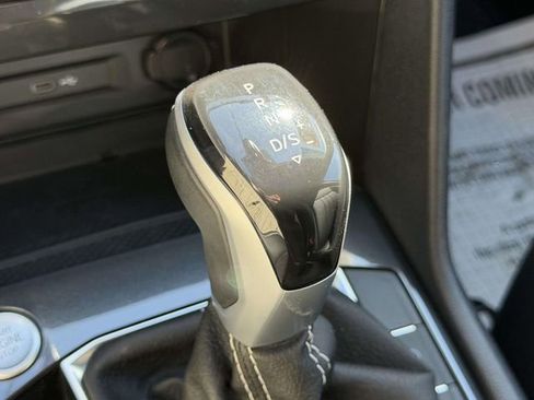 Certified 2023 Volkswagen Tiguan SE FWD image 32