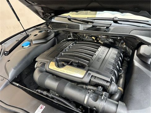 Used 2017 Porsche Cayenne Platinum Edition AWD/4WD image 50