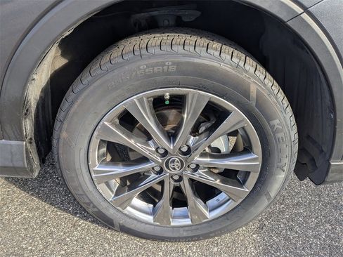 Used 2018 Toyota RAV4 Limited image 11