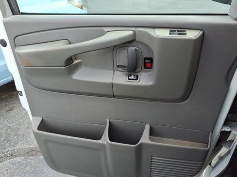 Used 2015 Chevrolet Express 2500 RWD image 10