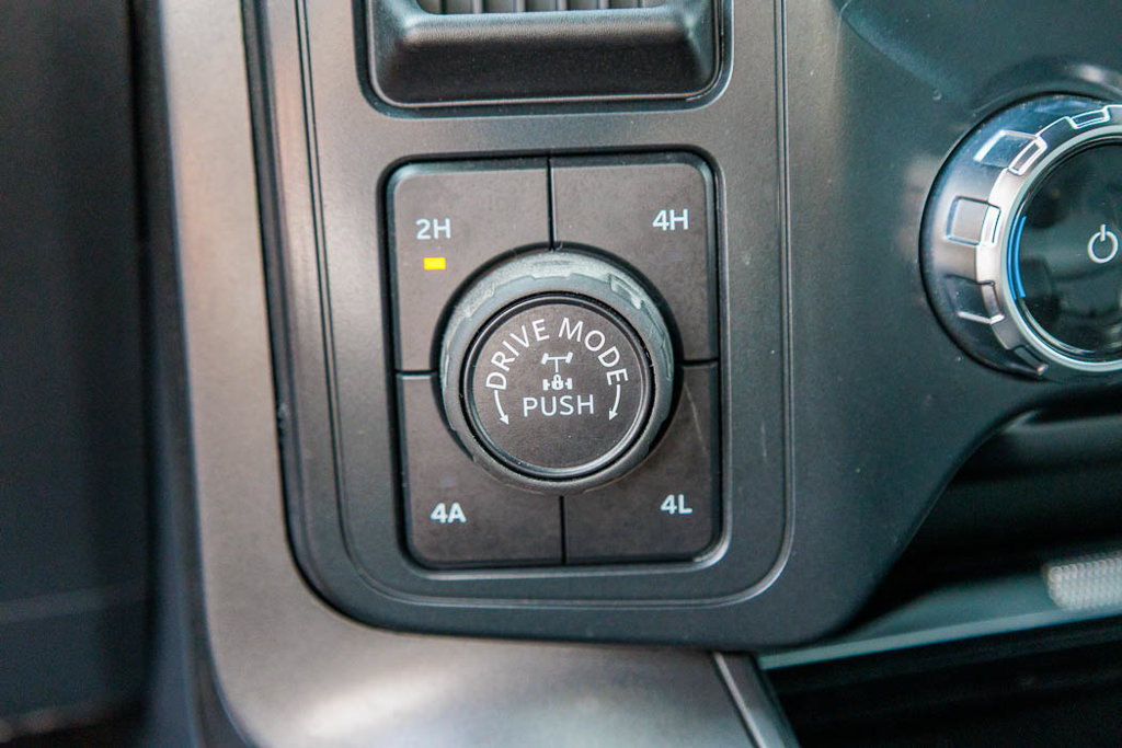 Used 2025 Ford F150 Lariat w/ Equipment Group 501A Mid AWD/4WD image 13