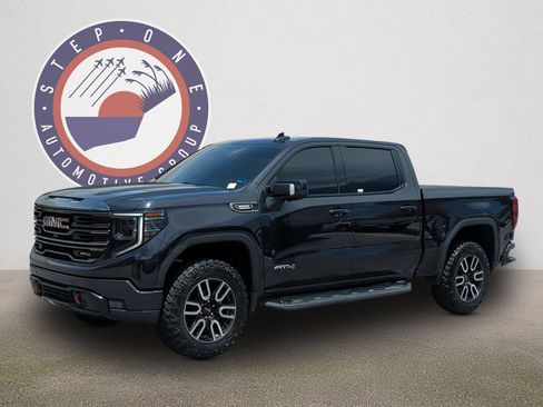 Used 2023 GMC Sierra 1500 AT4 w/ AT4 Premium Package AWD/4WD image 1