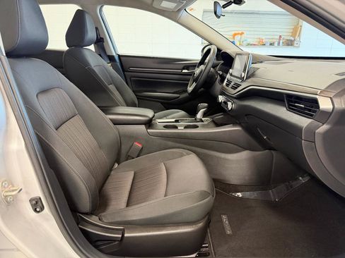 Used 2025 Nissan Altima 2.5 SV FWD image 25