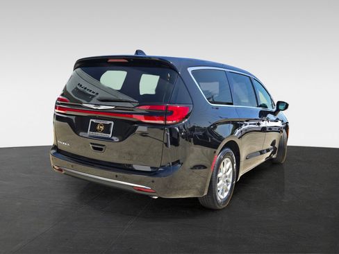 New 2025 Chrysler Pacifica Select w/ Uconnect Theater Family Group image 5