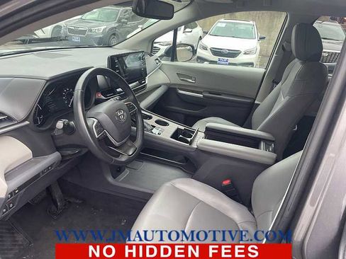 Used 2021 Toyota Sienna XLE image 2