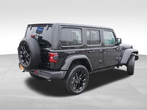 Certified 2025 Jeep Wrangler Unlimited Sahara w/ Safety Group image 5