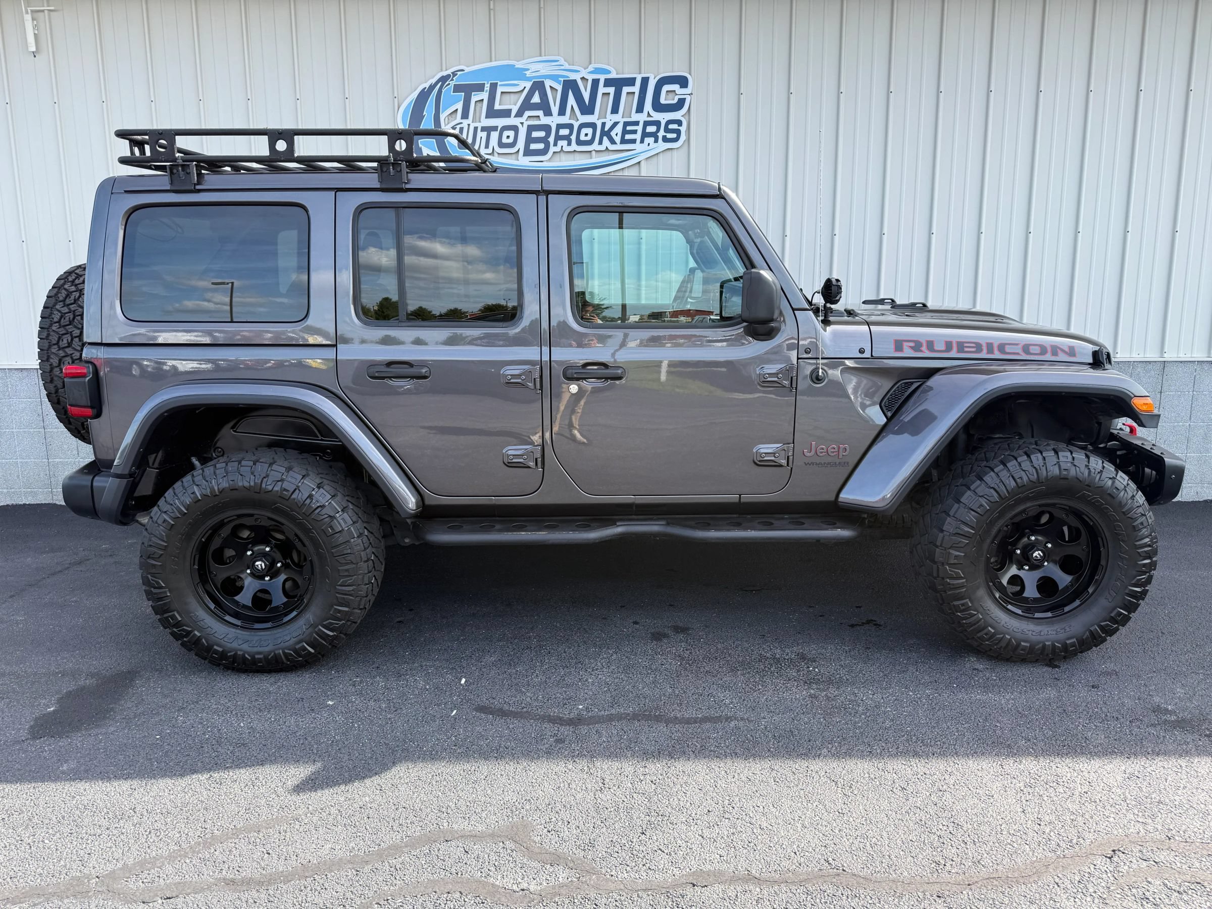 Used 2020 Jeep Wrangler Unlimited Rubicon w/ Dual Top Group AWD/4WD image 3
