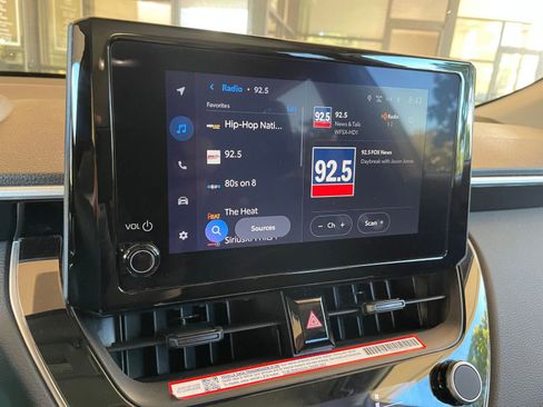 Used 2025 Toyota Corolla Cross LE image 21