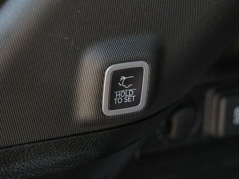 Used 2023 Jeep Grand Cherokee Altitude RWD image 31