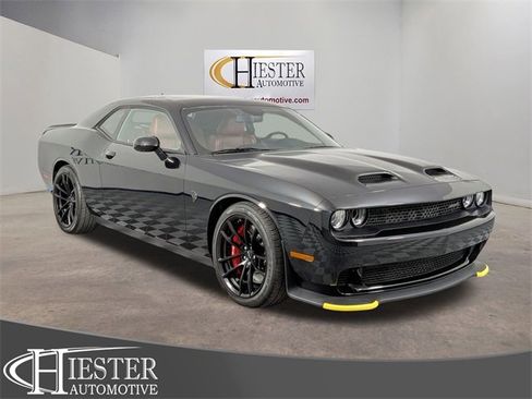 Used 2023 Dodge Challenger SRT Hellcat image 1