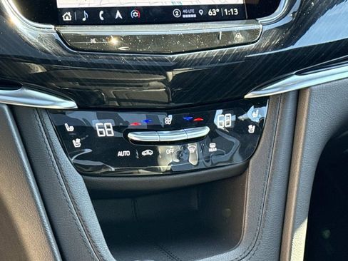 Used 2025 Cadillac XT6 Premium Luxury w/ Technology Package AWD/4WD image 13